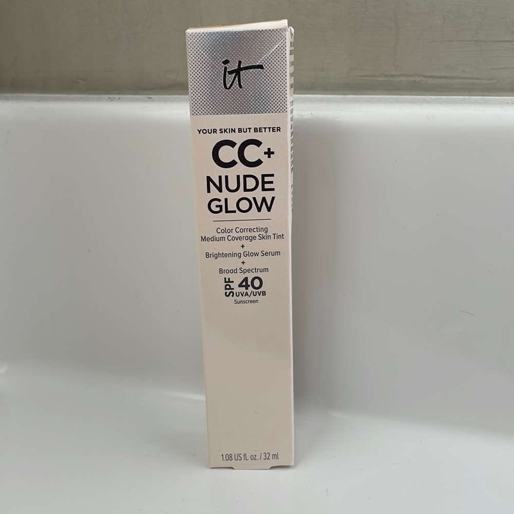 IT Cosmetics CC+ Nude Glow Lightweight Foundation Glow Serum. SPF Fair Light